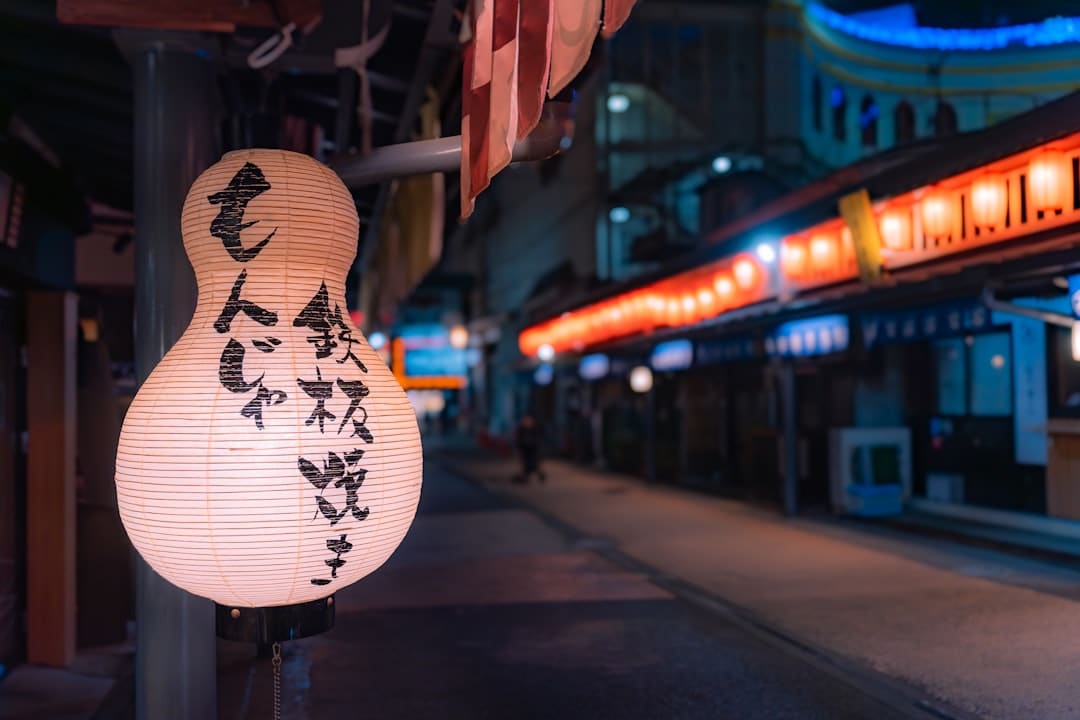 高温下的“铁警蓝”：蒲城东站派出所全力护航暑运安全路